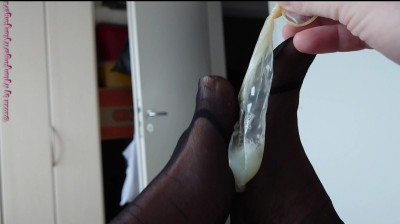 Spaß mit vollen Kondom