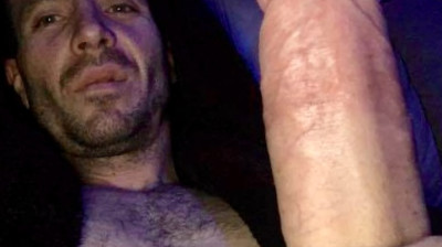 Je me fait sucer dans mon salon