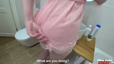 Russian neighbor gave a blowjob and got doggystyle for a buzz